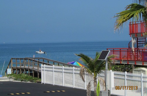Sunset Beach Condominio | Vistas espectaculares del Golfo! A pocos pasos de la playa de la puesta del sol y climatizada!