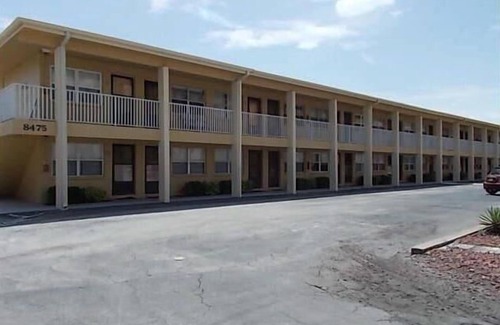 Sunset Beach Condominio | Vistas espectaculares del Golfo! A pocos pasos de la playa de la puesta del sol y climatizada!