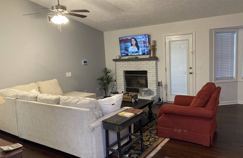 Pickwood Casa | Great home, perfect for games, graduation, ext.. close to downtown