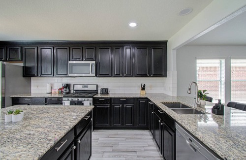 Klein Casa | Great home with king bed