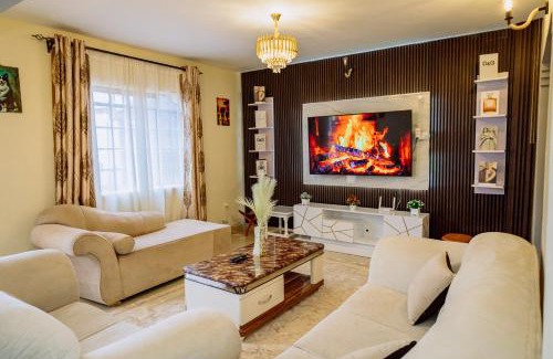 Thika Casa | Great Hornbill Holiday Home