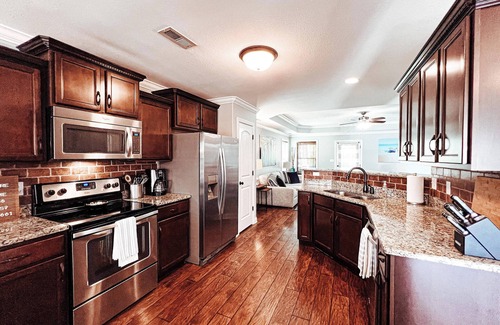 Clarksville Casa | Great house in Clarksville! Located by Hospital