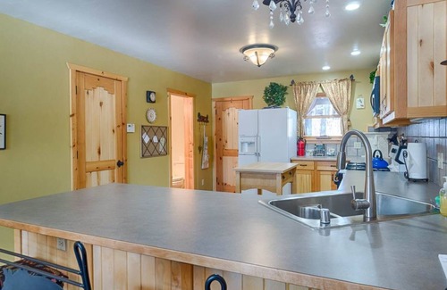 Angel Fire Casa | Great house two miles to the ski lift and closer yet to the golf course.
