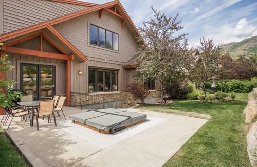 Eden Casa | Great House Value 6 bdr 4 bath Book Winter Now