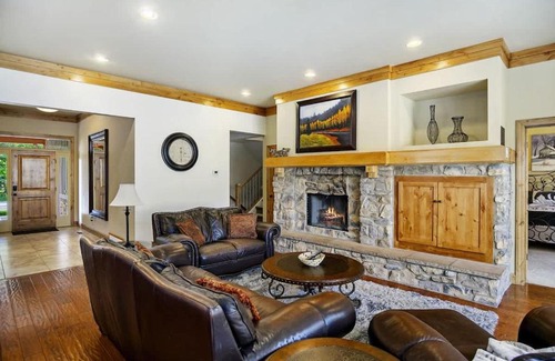Eden Casa | Great House Value 6 bdr 4 bath Book Winter Now