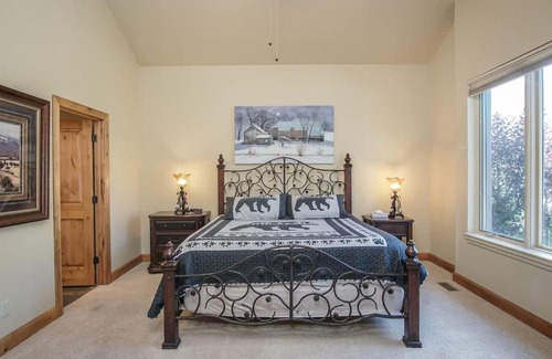 Eden Casa | Great House Value 6 bdr 4 bath Book Winter Now