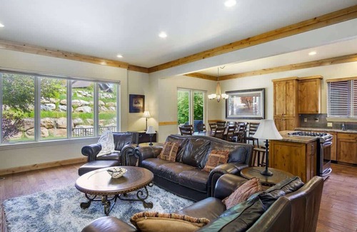 Eden Casa | Great House Value 6 bdr 4 bath Book Winter Now