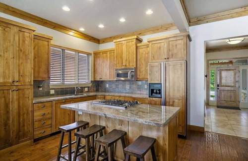 Eden Casa | Great House Value 6 bdr 4 bath Book Winter Now