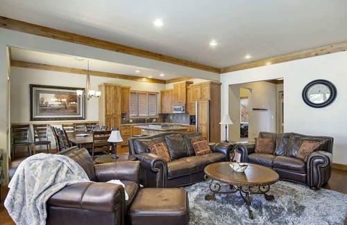 Eden Casa | Great House Value 6 bdr 4 bath Book Winter Now