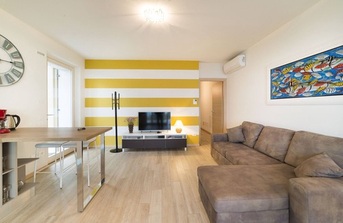 Albisano Apartamento | GRAN VISTA AL LAGO - JARDIN PRIVADO - JACUZZI