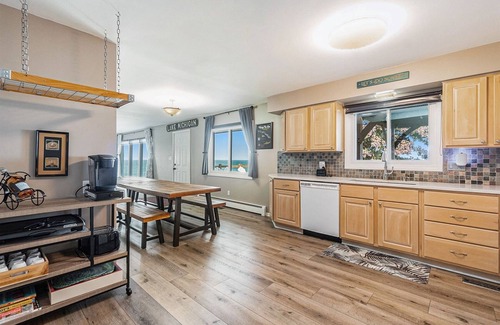 Glenn Haven Shores Casa | Great Lakes Escape | Surreal Lakeview Getaway | Private Beach Access | Hot Tub