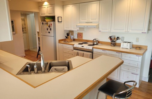 Frankfort Casa | New! Great Lakes Getaway - incredible Lakefront Location! Walk to beach and downtown!
