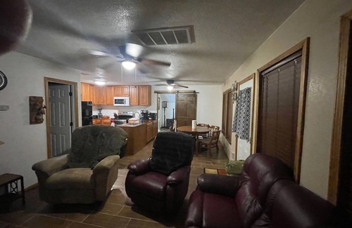 Aransas Pass Cabaña | Great little cottage tucked away from busy road. Plenty of parking for boat.