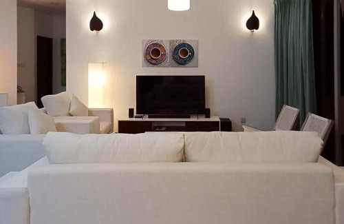 Thalapathpitiya Apartamento | Great Location Living, Modern 2-Bed Apartment with Pool & Gym, Full Amenities, Long Stays Welcome
