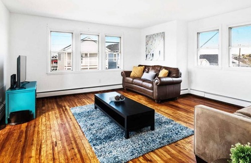 Ventnor City Apartamento | Great Located 3BR w/Parking, 8min Walk to Beach