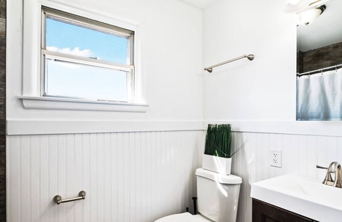 Ventnor City Apartamento | Great Located 3BR w/Parking, 8min Walk to Beach