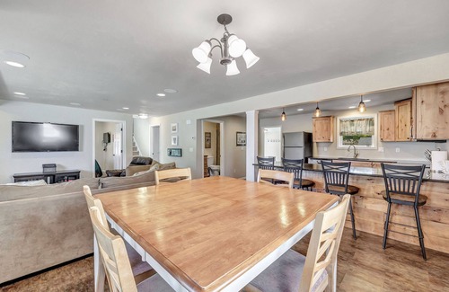 Green Bay Casa | Buena ubicación; 1 cuadra del campo de Lambeau