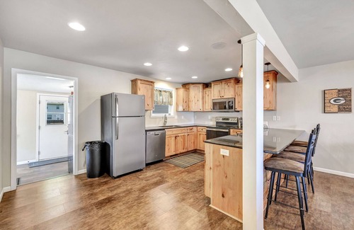 Green Bay Casa | Buena ubicación; 1 cuadra del campo de Lambeau