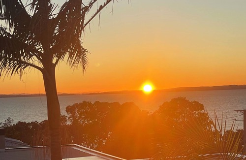 Rothesay Bay Casa | Great location by the Beach on North Shore
