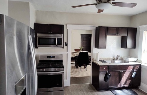 Cleveland Apartamento | Great location: Close to Case, UH, Cleve Clinic, Little Italy, museums, & more