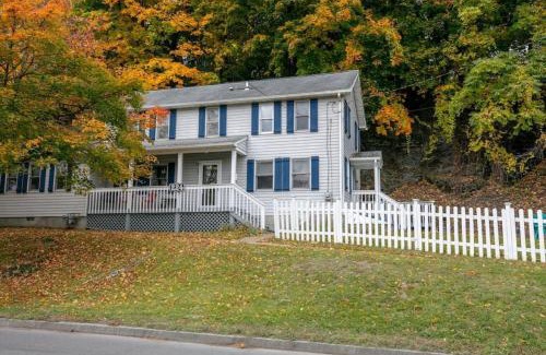 Ithaca Casa | Great Location! Colleges! Hiking! Ithaca Commons!