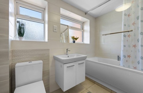Binley Casa | Great Location for Contractors