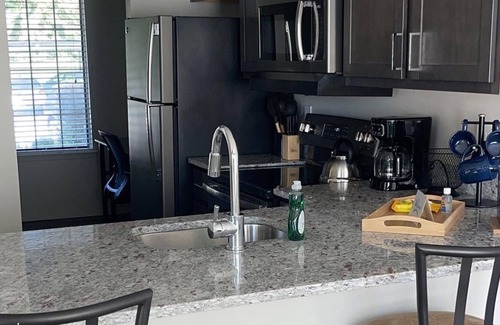 King Apartamento | Great location for familes who are visting childern on campus