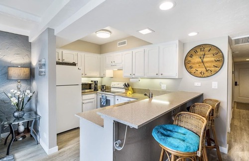 Kailua-Kona Condominio | Gran ubicación | Condominio Isla moderna | AC incluido | A partir de $ 99 / n