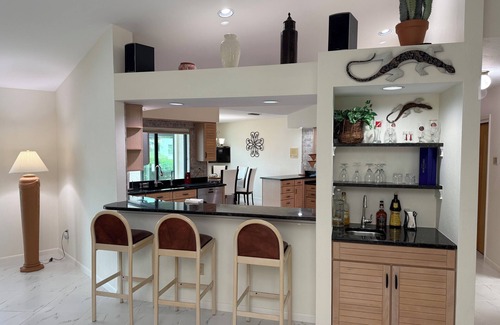 Town and River Casa | GREAT location near Ft Myers Beach, Sanibel, and walking distance to restaurants
