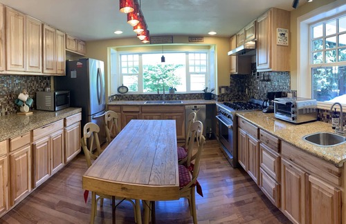 Sandpoint Casa | Great Location, relax by Sandpoint City Beach Park or shop downtown