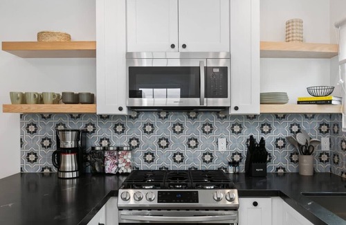 Hillcrest Apartamento | Great Location, Renovated Modern Spanish Apartment