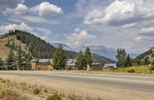 Summit Cove Casa | GREAT LOCATION! Ski Breck & Keystone home to lift!