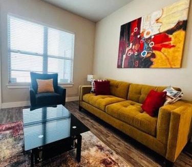 Dallas Apartamento | Great Location to Hop on the Dart Train to the STATE FAIR OF TEXAS!