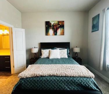 Dallas Apartamento | Great Location to Hop on the Dart Train to the STATE FAIR OF TEXAS!