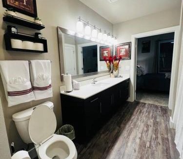 Dallas Apartamento | Great Location to Hop on the Dart Train to the STATE FAIR OF TEXAS!
