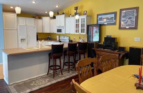 Arnolds Park Casa | Great Location! - Vacation Cabin with easy access to Arnolds Park!