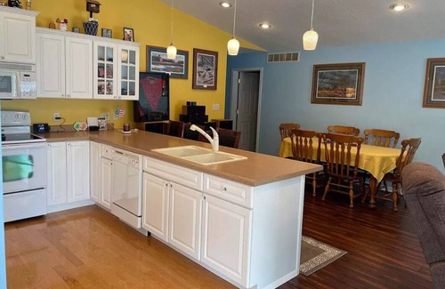 Arnolds Park Casa | Great Location! - Vacation Cabin with easy access to Arnolds Park!