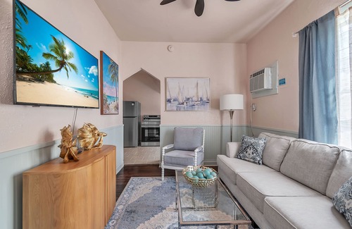 Gulfport Condominio | 🌴Great Location☀Walk To Beach🐬Ledoux Carre' #1🐠Historic Charm! Pet Friendly