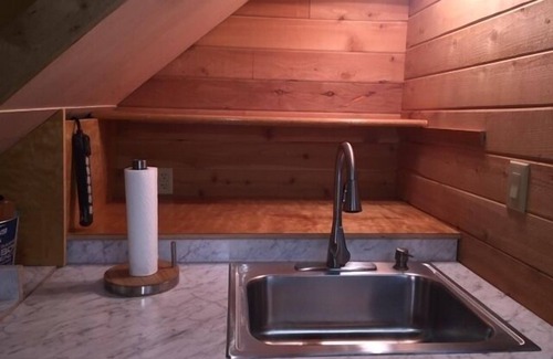 Avery Cabina | Great multi level home - Central heat & A/C, wi-fi, pool table, pets OK