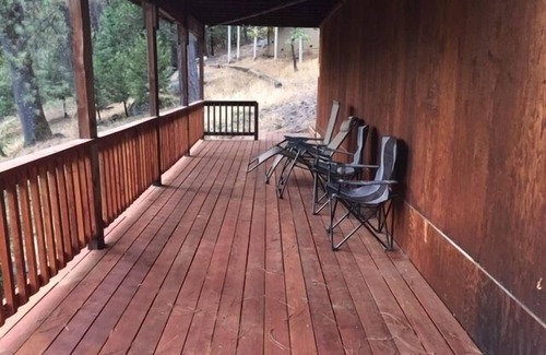 Avery Cabina | Great multi level home - Central heat & A/C, wi-fi, pool table, pets OK