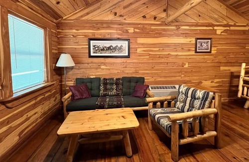 Fifty-Six Cabina | Great Oaks Cabins, Cabin 3