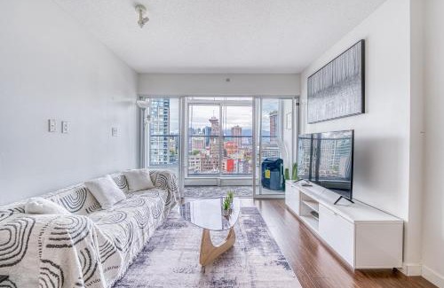 Crosstown Apartamento | Great Ocean Mountain & City views with one free parking
