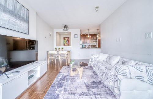 Crosstown Apartamento | Great Ocean Mountain & City views with one free parking