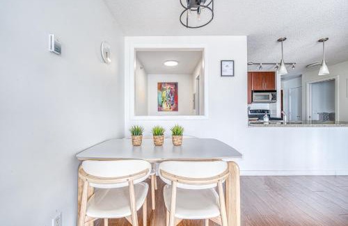 Crosstown Apartamento | Great Ocean Mountain & City views with one free parking