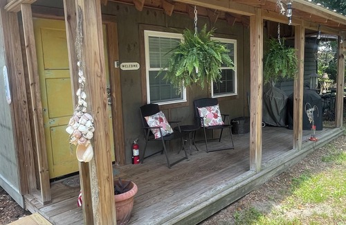 Darien Cabina | Great One Room with Full Bath Guest House!