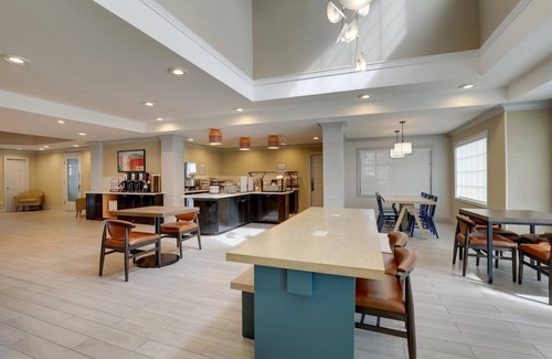 San Jose Complejo | Great Pick! Unit with Kitchen, Free Breakfast, Outdoor Pool, Pet-friendly!
