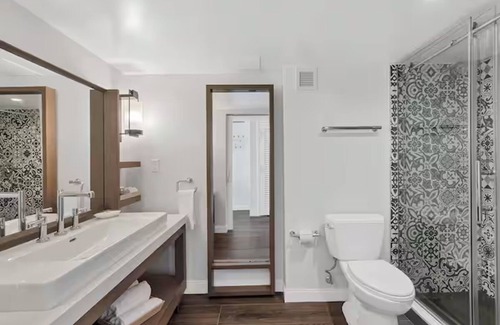 Rock Harbor Hotel | Great Place to Stay! 4 Classy Units, Outdoor Pool and Hot Tub