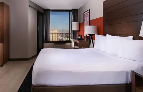 Downtown Las Vegas Hotel | Great Place to Stay Near Fremont street! 4 Classy Units, Free Parking, Pool