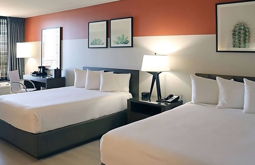 Downtown Las Vegas Hotel | Great Place to Stay Near Fremont street! 4 Classy Units, Free Parking, Pool