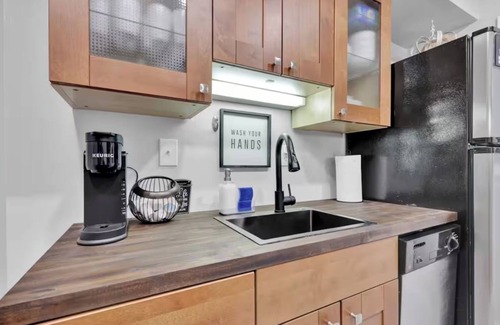Potomac West Casa | Great place to stay in Alexandria, close to Metro and free parking